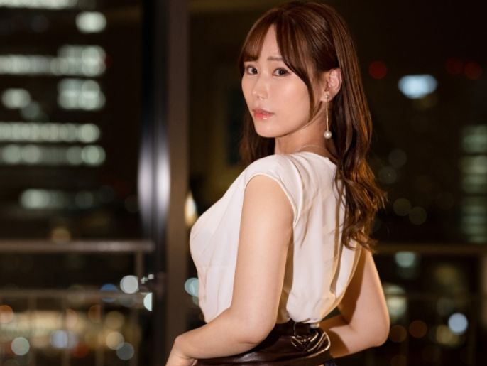 【美魔女の官能デート】 高級ホテルのスイートで濃密な夜♡ 変態プレイでクリトリスもビショ濡れ！ 魅惑の美熟女と夢の一時を…