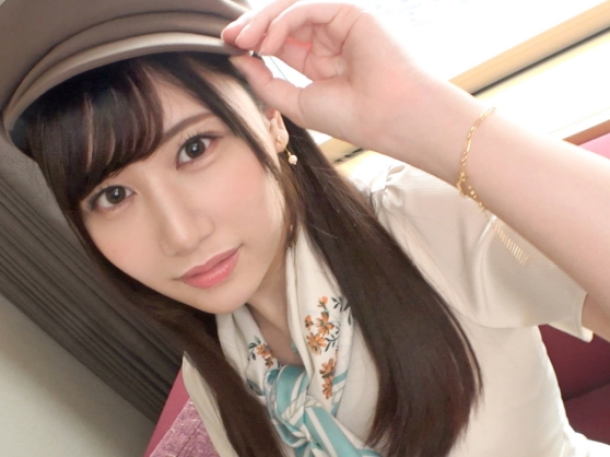 【無毛美少女の快楽体験】カワイイ顔してパイパン♡ 敏感マ○コを肉棒で激しく突かれ、快感に溺れる！無毛の秘部が肉棒に翻弄され、感じまくる姿は必見！