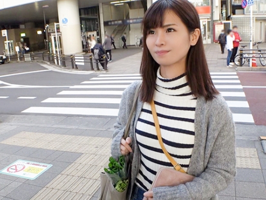 【欲求不満な人妻ナンパ】『旦那じゃ物足りないの…』スレンダー美熟女が他人棒に夢中！パイパン奥様が街中で声をかけられ、我慢できずに乱れまくるエロい昼下がり♡