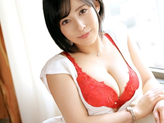 【巨乳ダイナマイトボディ】爆乳お姉さんがチ○コをしゃぶりまくり！ビンビンに勃起したチ○ポでマ○コを激しく突かれ、感じまくるエロすぎセックス！♡