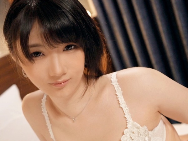 【禁断の教師】『授業中なのに…』欲求不満な女教師が、生徒の誘惑に負けて教室で秘密のセックス！普段は真面目な先生が、制服を乱し、生徒のチ○ポに夢中になる姿は必見！♡