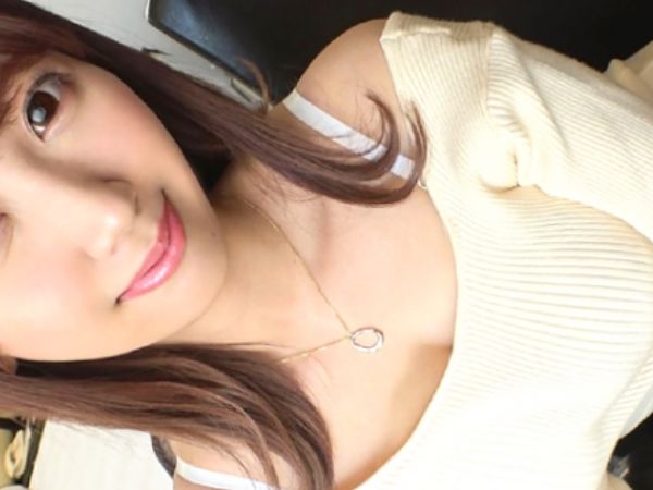 【清楚系ビッチお姉さん】清純派に見えて中身はエロ全開♡ 敏感美乳を揺らしながら、ガチピストンでマンコを激責め！ 感じまくる姿はヤバすぎ必見！