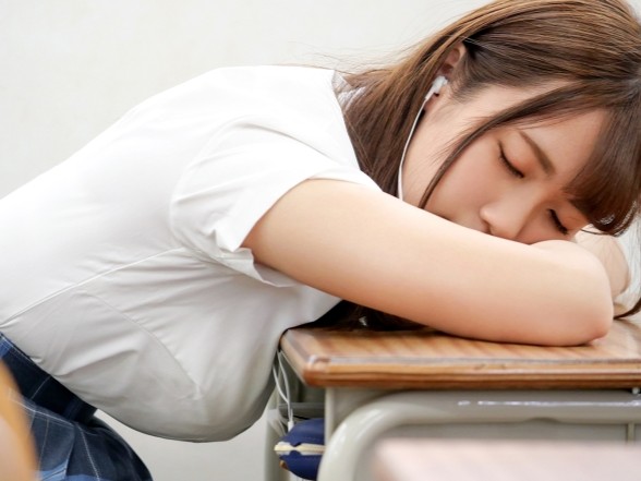 【主観】【制服巨乳ちゃんとの甘酸っぱい思い出SEX】『近くてドキドキ…』制服からこぼれそうな美巨乳に密着！ 温もり感じる膣内で、青春の甘いひとときを体験！ 0距離の密着感がたまらない、懐かしのエッチな思い出を再現！♡