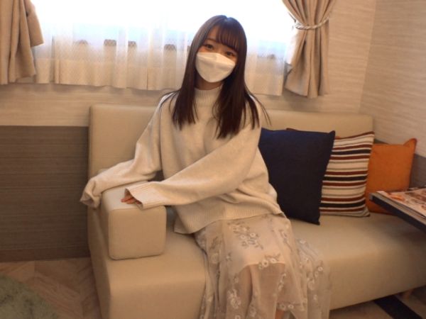 【素人イチャラブ生配信】『彼氏じゃ物足りないの…』感度抜群のウブ美少女が内緒で生ハメSEXを配信！？イチャイチャラブラブなエッチで感じまくり、彼氏にバレないよう喘ぎ声を我慢する姿がエロかわいい！！