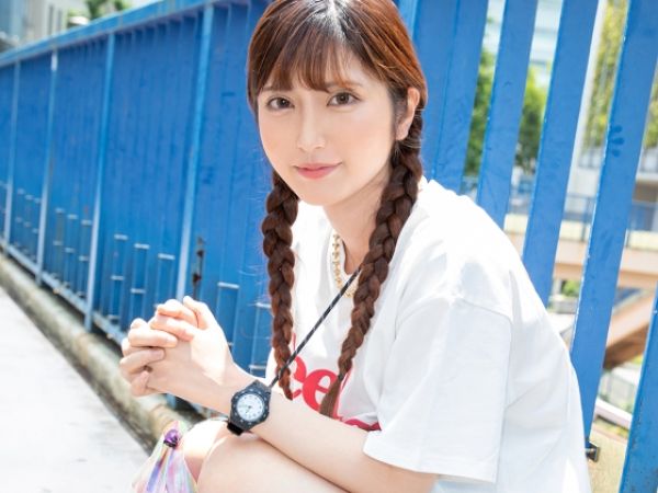【元アイドル美少女の堕落】『もっと激しくして…』Mっ気全開のヤリマン女子が性処理玩具志願!3Pで快楽に溺れ、アイドル時代の清純さはどこへ…?♡
