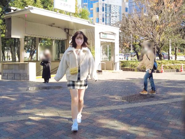 【性欲モンスター女子】清楚系ビッチの正体！デカチンを喉奥まで咥え込み、ジュボジュボ音を立てながらしゃぶり尽くすドスケベフェラ♡