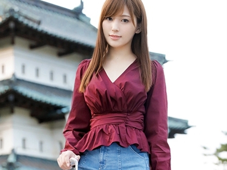 【素人チンコを味わう美少女】マジカワスレンダー美少女が素人男性とエッチな体験！素人チンコをエッチなおマンコで包み込み、感じまくる！素人男性のギンギンなチンコに興奮しちゃう美少女の淫乱ぶりがヤバい！♡