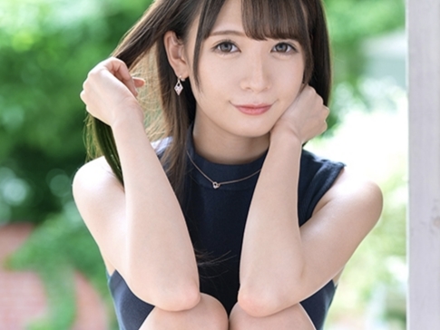 【スレンダー美少女と生ハメセックス】めちゃカワ娘をピストン責め！キュートなカラダを激しく突きまくって、奥まで感じさせちゃう！♡